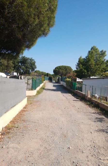 Mobilhome A Frejus A 15 Minute De La Mer Sur Terrain Independant Exterior foto