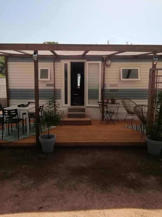 Mobilhome A Frejus A 15 Minute De La Mer Sur Terrain Independant Exterior foto