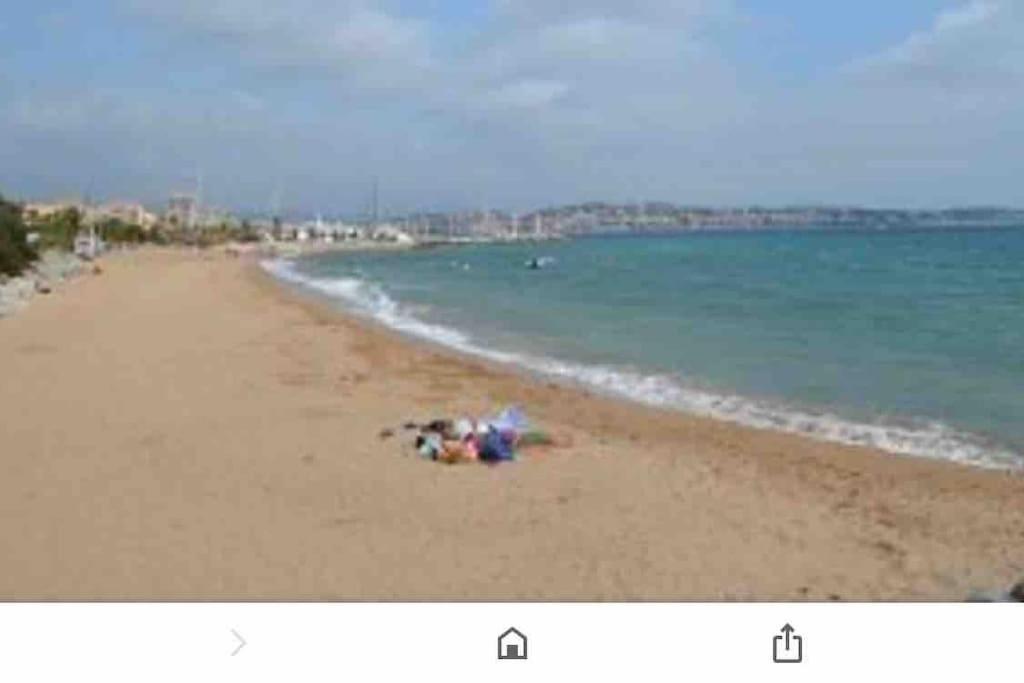 Mobilhome A Frejus A 15 Minute De La Mer Sur Terrain Independant Exterior foto